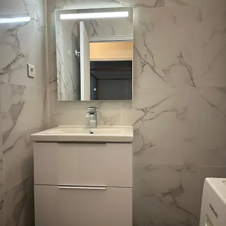 Apartment Grand Avec Coin Nuit Et Parking